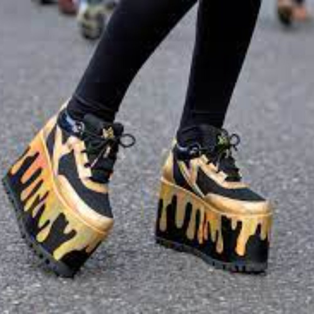 NWT YRU Qoxmo Lo Matrix Platform Sneakers Size 6